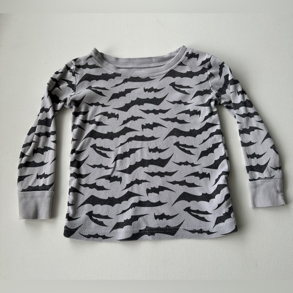 Old Navy unisex print pijama set bat Halloween pattern for toddler. Size 2T. - Picture 5 of 8